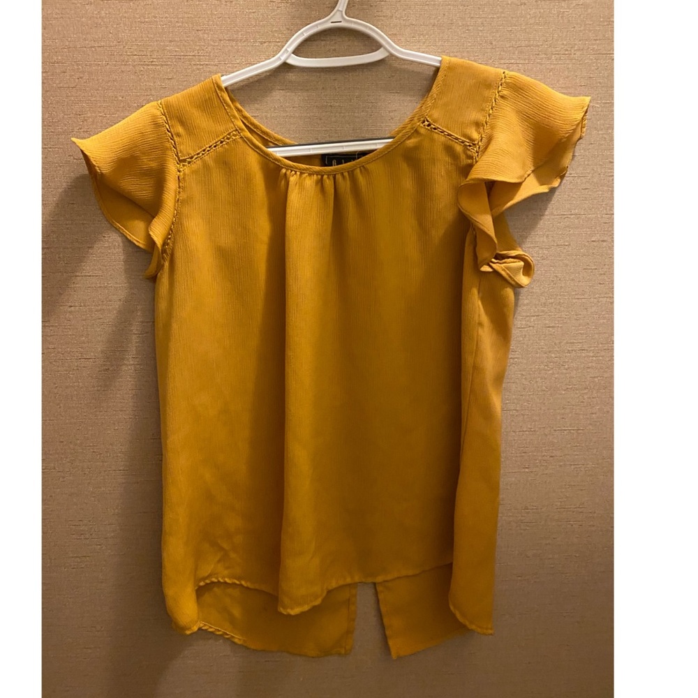 Medallion yellow top. Ruffled sleeves. Flowy.